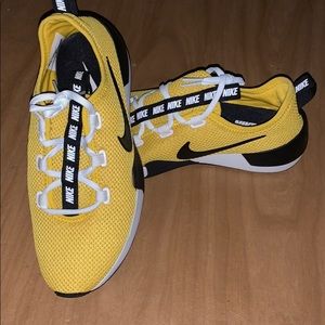 NEVER WORN Nike shoes/sneakers, size 9.